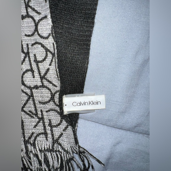 Calvin Klein logo Winer Scarf in Grey | Black. Used once. - Picture 3 of 3
